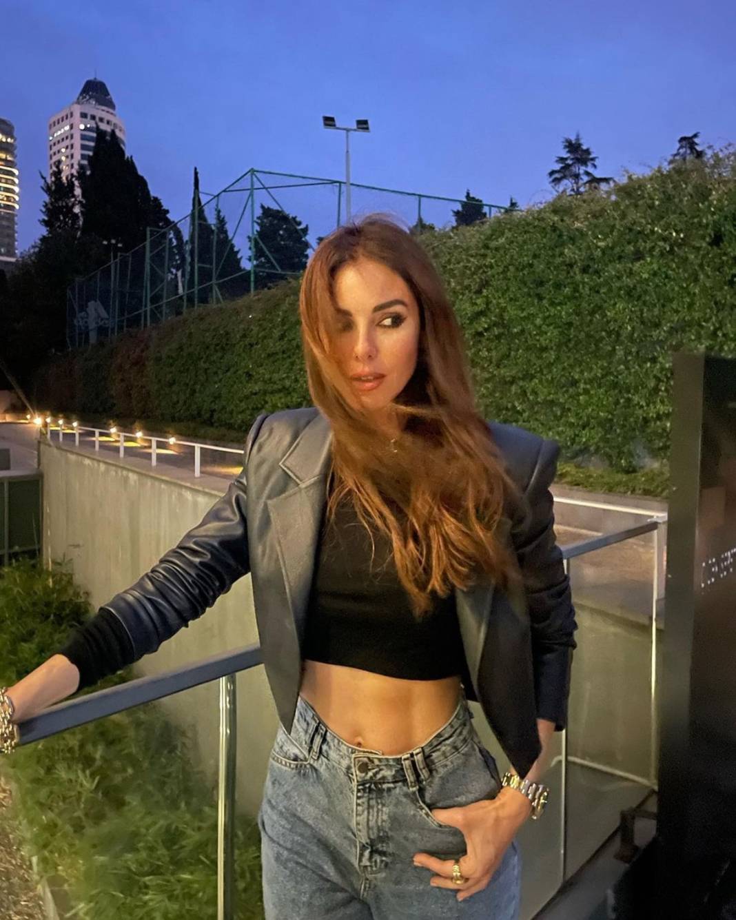 Defne Samyeli kıyafetiyle takipçilerinin diline düştü! O detay anında ortaya çıktı 31